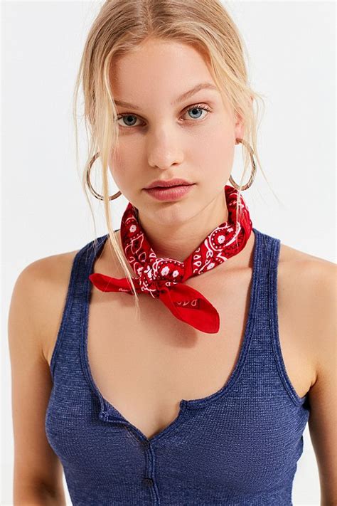 how to wear a bandana.